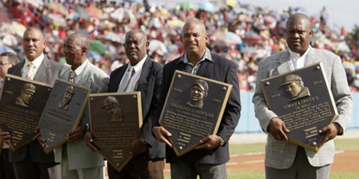 Antonio Muñoz, Braudilio Vinet, Luis Giraldo Casanova, Orestes Kindelan and Omar Linares were among the 10 legendary players inducted into the Hall of Fame.