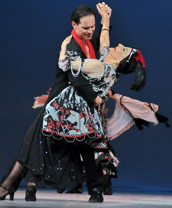 Alicia Alonso and former premier danseur Jorge Vega surprised the audience at the 23rd Havana International Ballet Festival (2012), appearing on stage during the Gala to celebrate 100 years of Lecuona’s “La Comparsa”, together with other stars of the company including Martha García, María Elena Llorente, Orlando Salgado, Lázaro Carreño and Osmay Molina, to perform a delicate version of Retrato de un vals. 
