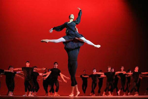 Successful lighting design by Ruddy Artiles compliments Alicia Alonso’s festive choreography Improptu Lecuona