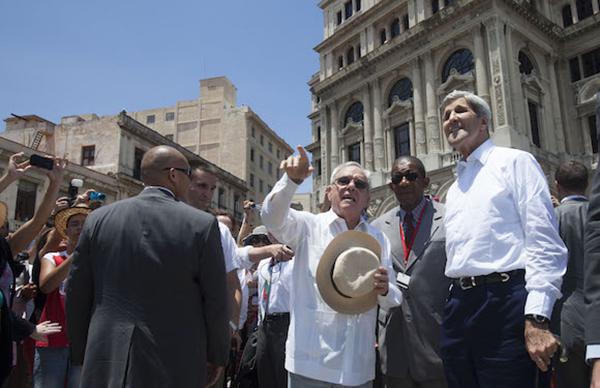John Kerry tours Old Havana
