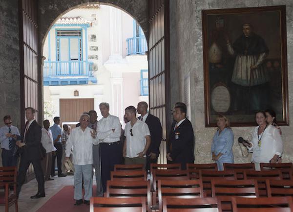 John Kerry tours Old Havana