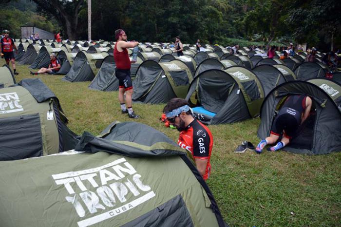 More than 400 tents were set up, in the two camping spots in Soroa and Viñales, where racers and their support teams spent the night. These outdoor sites received some 40 vehicles, among them passenger cars for road travel and cargo trucks moving mechanical supplies and equipment.
