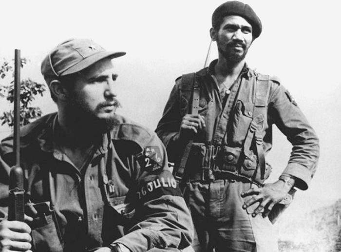 Fidel Castro Ruz and Juan Almeida Bosque, in the Sierra Maestra.