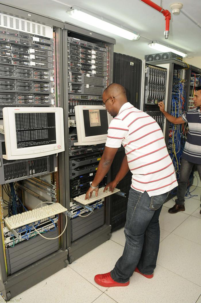 The website runs with advanced technology, linking hospitals across the country and providing the population with updated medical information.