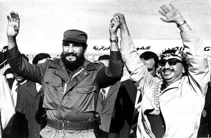 Fidel receiving Yasser Arafat on his visit to Cuba in November 1974.