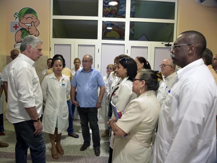 Díaz-Canel visits a children’s hospital.