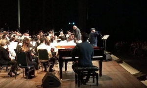 Concert by Silvio Rodríguez and the National Symphony Orchestra in Barcelona.