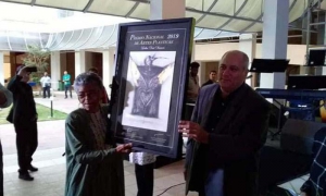 Lesbia Vent Dumois: Art and service.