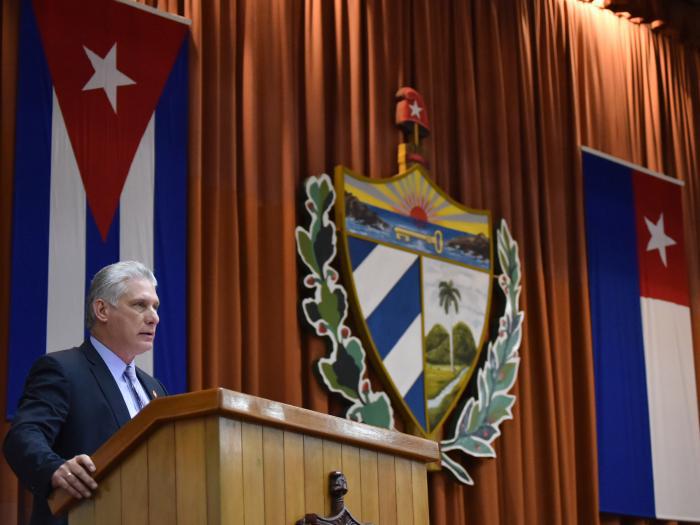 President Díaz-Canel condemned U.S. insistence on attempting to destroy us, while we insist on living and winning, stating, “Cuba Viva rose above our own possibilities. Photo: Estudios Revolución  