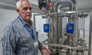 Engineer Teobaldo Cruz in the Havana bioproducts plant’s fermentation area.