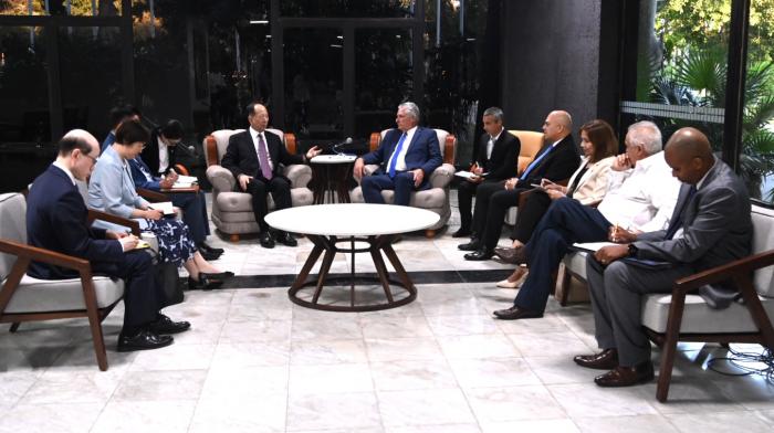 In the meeting with President Diaz-Canel, the U.S. side expressed its satisfaction with the progress of joint medical research and the interest in expanding collaboration, which was also ratified by the authorities of the island. 