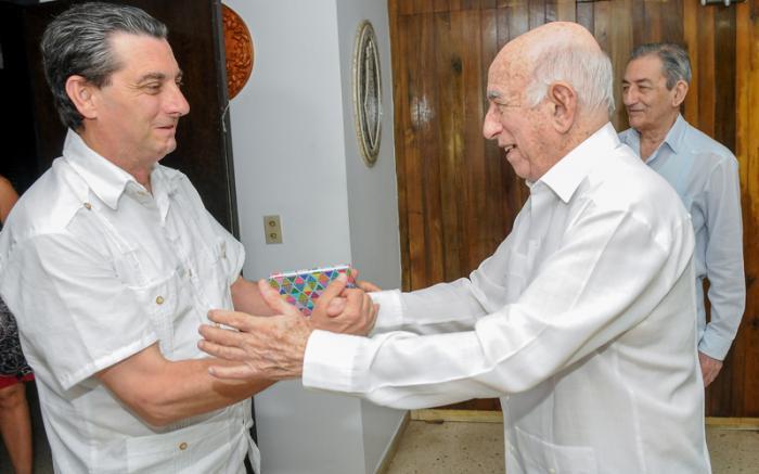 Machado Ventura receives delegation from the Communist Party of Spain